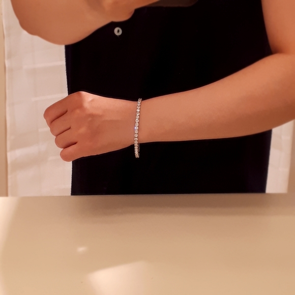 NWOT Stunning Brilliant Stainless Bracelet - Picture 6 of 8